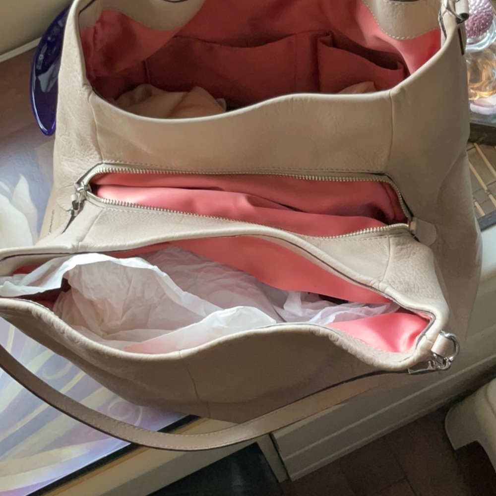Handbag - Picture 2 of 3